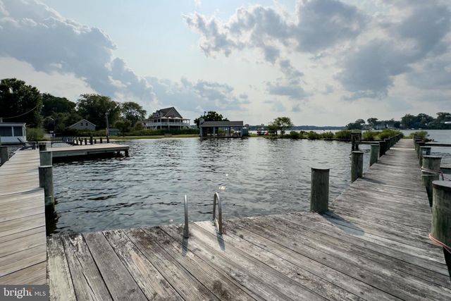 208 EDGEWATER DR, Edgewater, MD 21037