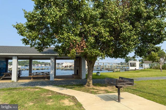 208 EDGEWATER DR, Edgewater, MD 21037