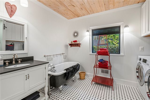 77 Janice Road, Warwick, RI 02886