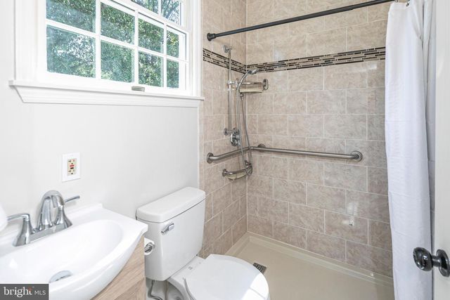 68 FIELDSTONE RD, Skillman, NJ 08558