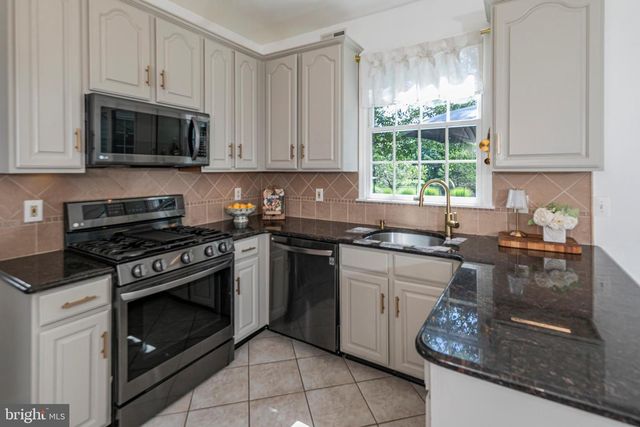 68 FIELDSTONE RD, Skillman, NJ 08558