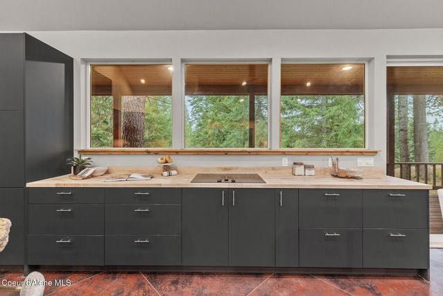 672 Hopkins RD, Sandpoint, ID 83864