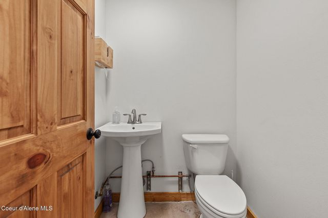 672 Hopkins RD, Sandpoint, ID 83864