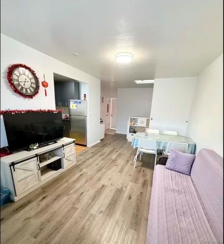 126-04 9ave, College Point, NY 11356