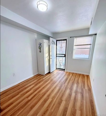 126-04 9ave, College Point, NY 11356