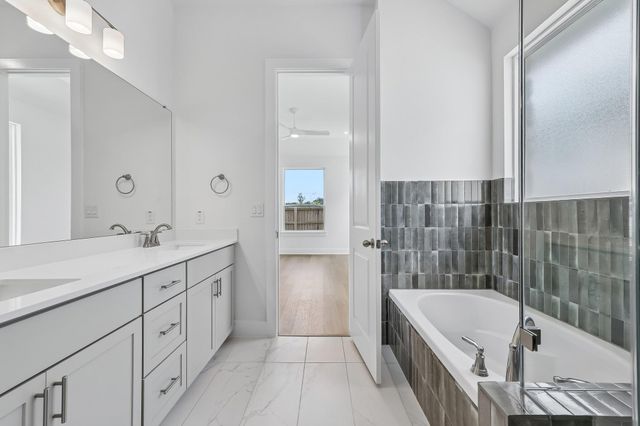 135 Comfort DR, Buda, TX 78610
