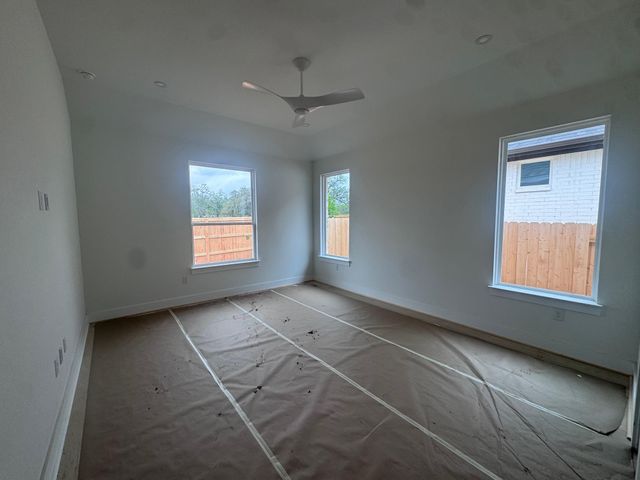 135 Comfort DR, Buda, TX 78610