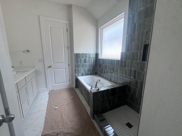 135 Comfort DR, Buda, TX 78610
