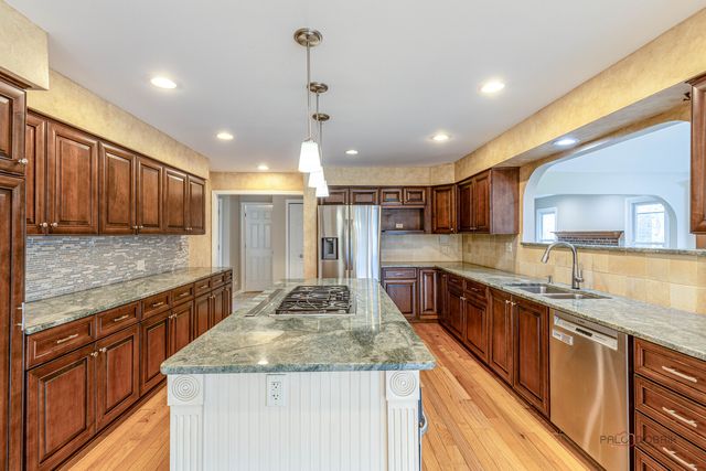 383 Barn Swallow Lane, Vernon Hills, IL 60061