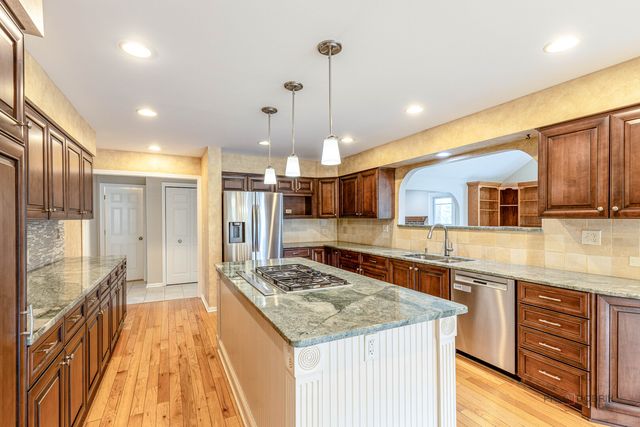 383 Barn Swallow Lane, Vernon Hills, IL 60061