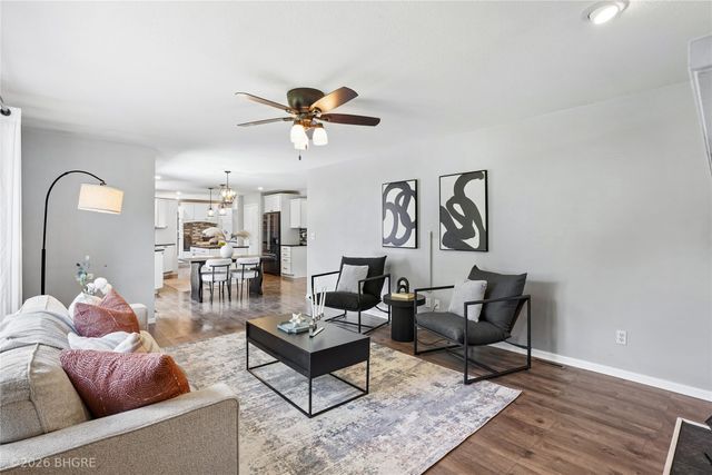 1607 Parkhill Drive, Norwalk, IA 50211