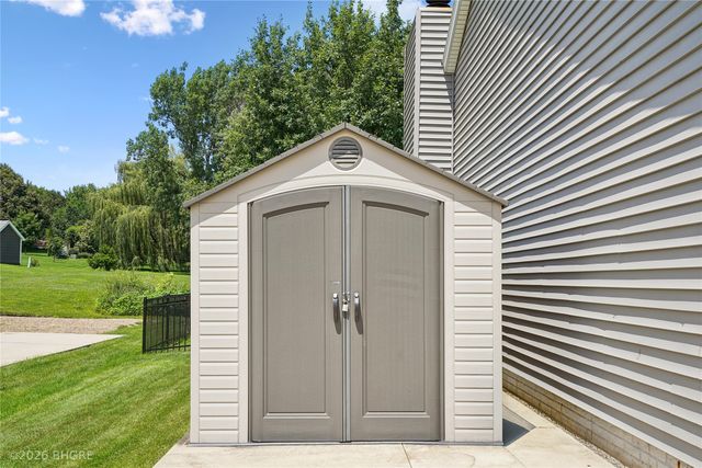 1607 Parkhill Drive, Norwalk, IA 50211
