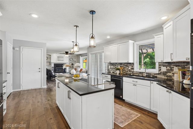 1607 Parkhill Drive, Norwalk, IA 50211