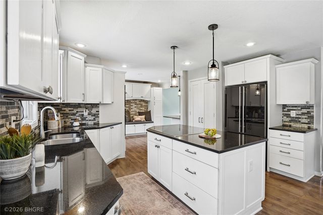 1607 Parkhill Drive, Norwalk, IA 50211