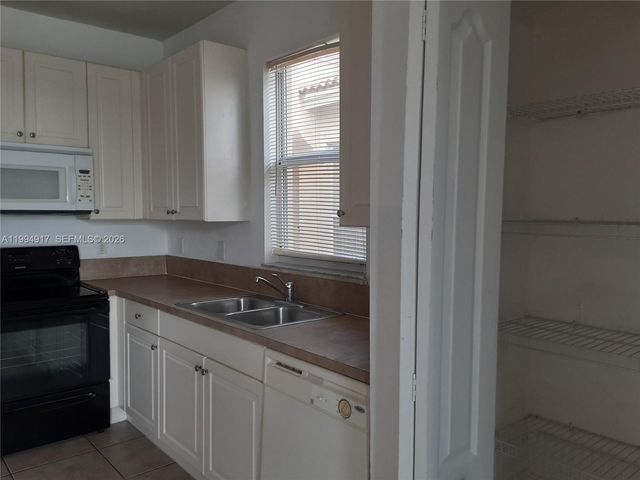 3760 NE 9th Ct, Homestead, FL 33033