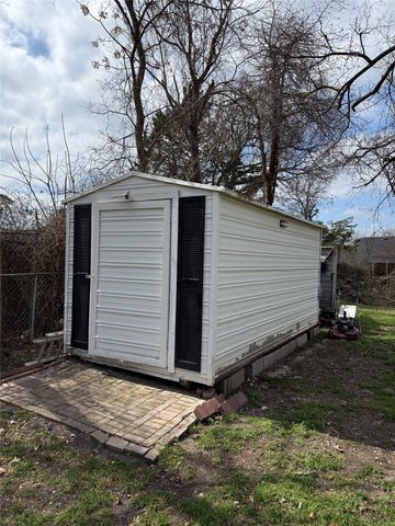 5323 Lantern Lane, Dallas, TX 75236