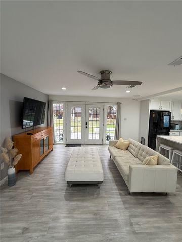 5323 Lantern Lane, Dallas, TX 75236