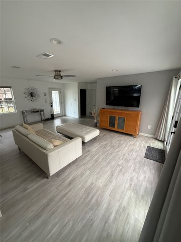 5323 Lantern Lane, Dallas, TX 75236