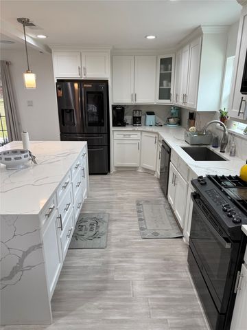 5323 Lantern Lane, Dallas, TX 75236