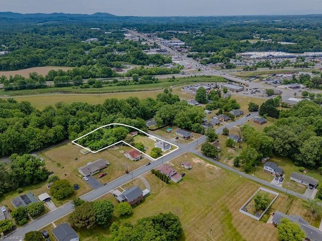 641 Sunset Drive, Mount Airy, NC 27030