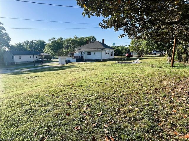 641 Sunset Drive, Mount Airy, NC 27030