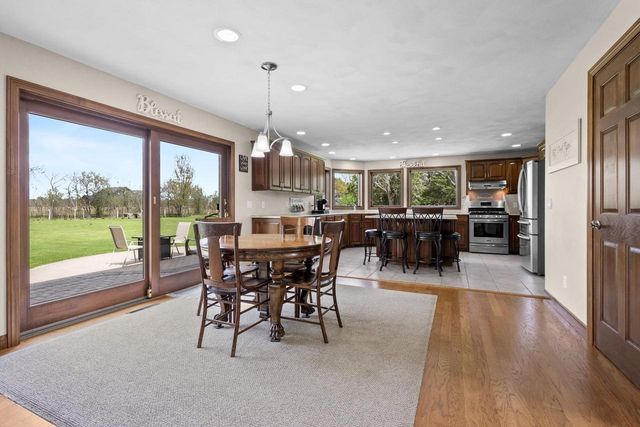 3022 FAIRWINDS DRIVE, Neenah, WI 54956
