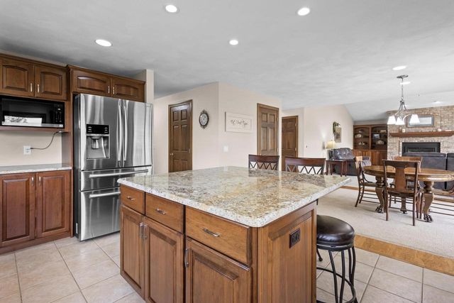 3022 FAIRWINDS DRIVE, Neenah, WI 54956