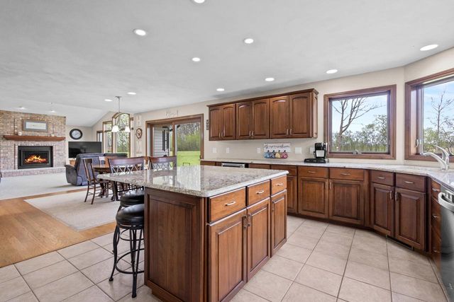 3022 FAIRWINDS DRIVE, Neenah, WI 54956