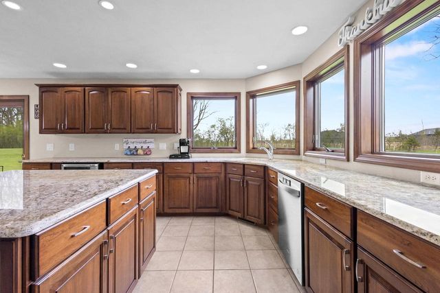 3022 FAIRWINDS DRIVE, Neenah, WI 54956