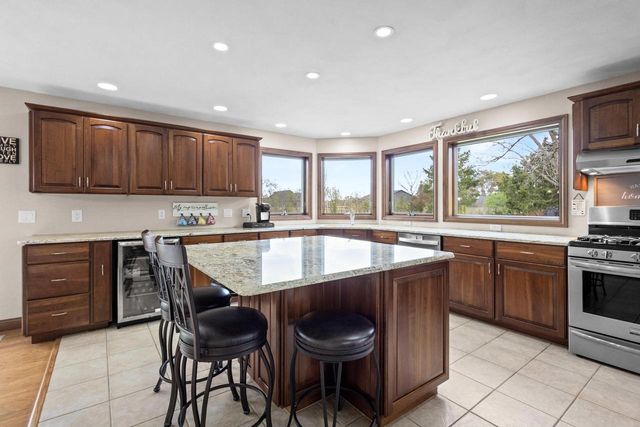 3022 FAIRWINDS DRIVE, Neenah, WI 54956