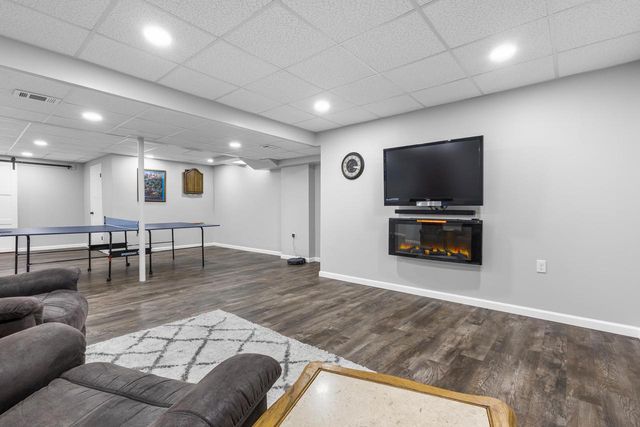 3022 FAIRWINDS DRIVE, Neenah, WI 54956