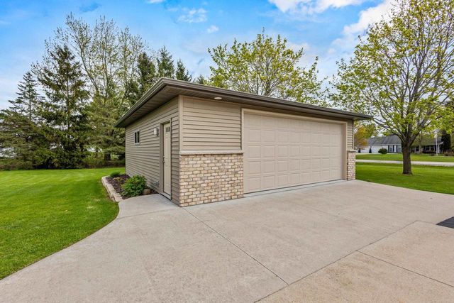 3022 FAIRWINDS DRIVE, Neenah, WI 54956