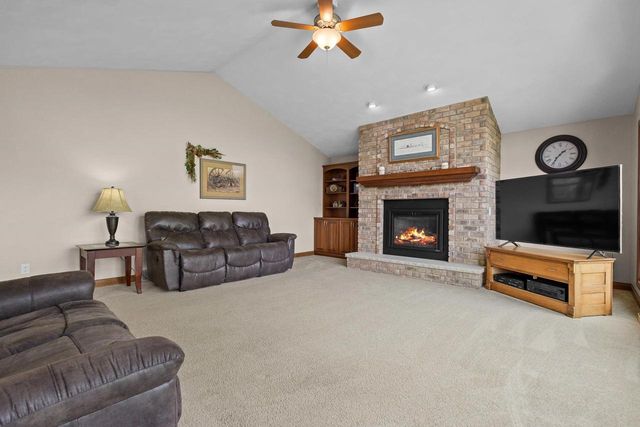 3022 FAIRWINDS DRIVE, Neenah, WI 54956