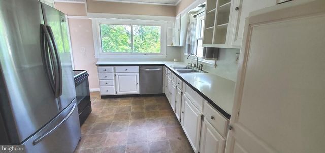 5028 IRENE DR, Harrisburg, PA 17112