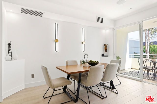 1020 Hilldale Avenue, West Hollywood, CA 90069