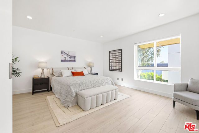 1020 Hilldale Avenue, West Hollywood, CA 90069
