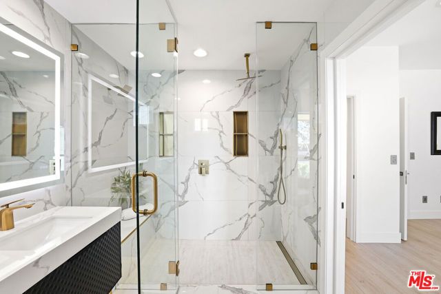 1020 Hilldale Avenue, West Hollywood, CA 90069