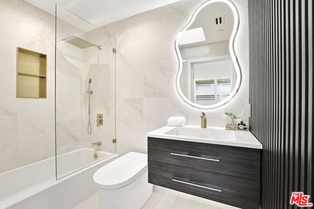 1020 Hilldale Avenue, West Hollywood, CA 90069