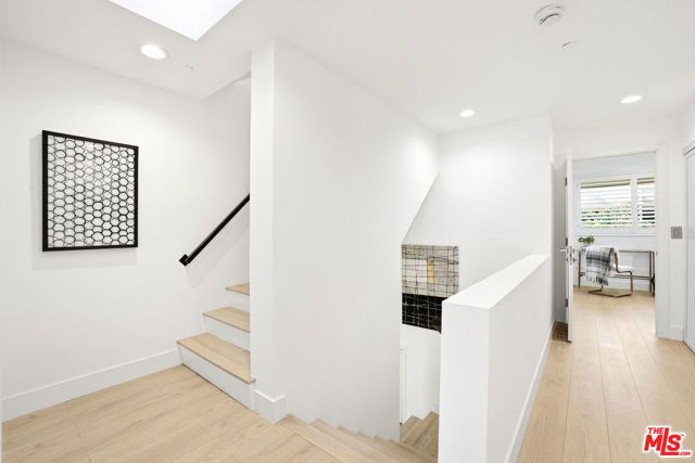 1020 Hilldale Avenue, West Hollywood, CA 90069