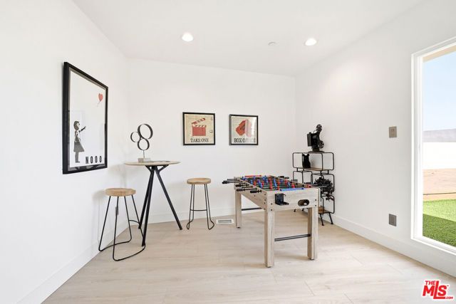 1020 Hilldale Avenue, West Hollywood, CA 90069