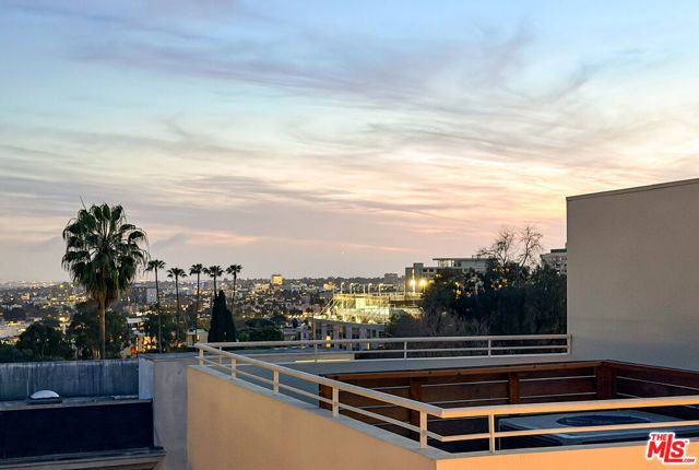1020 Hilldale Avenue, West Hollywood, CA 90069