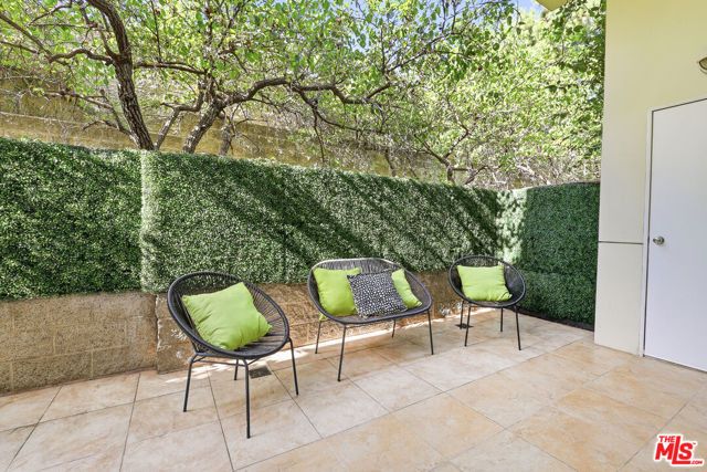 1020 Hilldale Avenue, West Hollywood, CA 90069