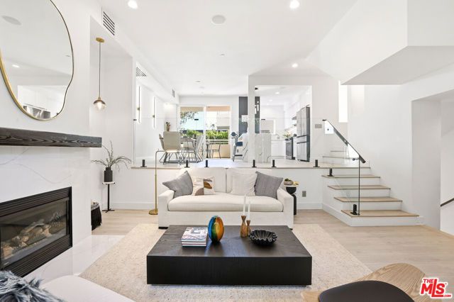 1020 Hilldale Avenue, West Hollywood, CA 90069