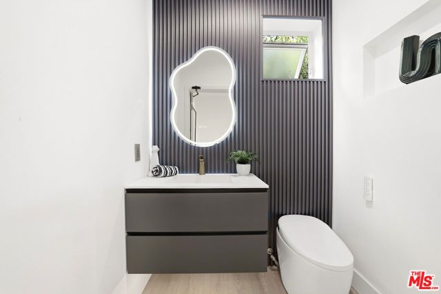1020 Hilldale Avenue, West Hollywood, CA 90069