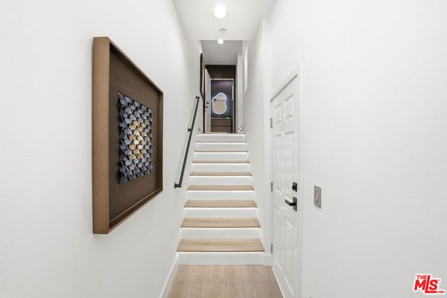 1020 Hilldale Avenue, West Hollywood, CA 90069