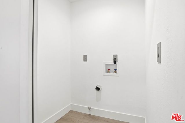 1020 Hilldale Avenue, West Hollywood, CA 90069