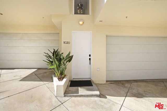 1020 Hilldale Avenue, West Hollywood, CA 90069