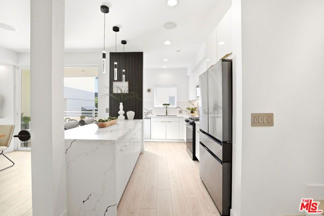 1020 Hilldale Avenue, West Hollywood, CA 90069