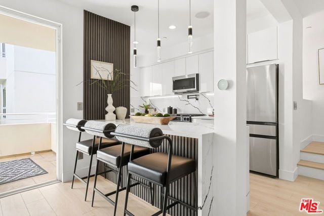 1020 Hilldale Avenue, West Hollywood, CA 90069