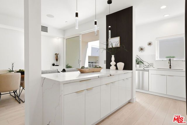 1020 Hilldale Avenue, West Hollywood, CA 90069